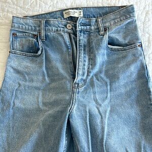 Abercrombie and Fitch 90s Slim Straight Ultra High Rise 2 or 26